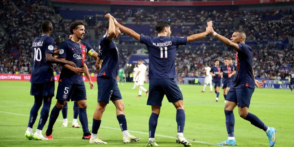 현지시간 지난 3일 리옹전에서 PSG 선수들이 마르코 아센시오의 득점을 축하하고 있다.