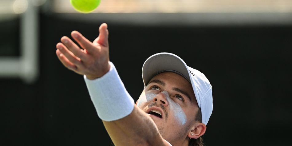 ATP 내셔널 뱅크 오픈 대회 1일차에 나서는 J.J. 울프